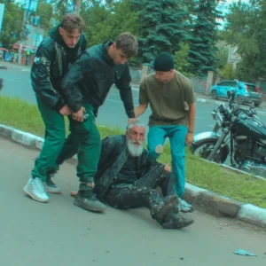 They Beat The Homeless Marine For Looking At A Bike While Young Cops Laughed